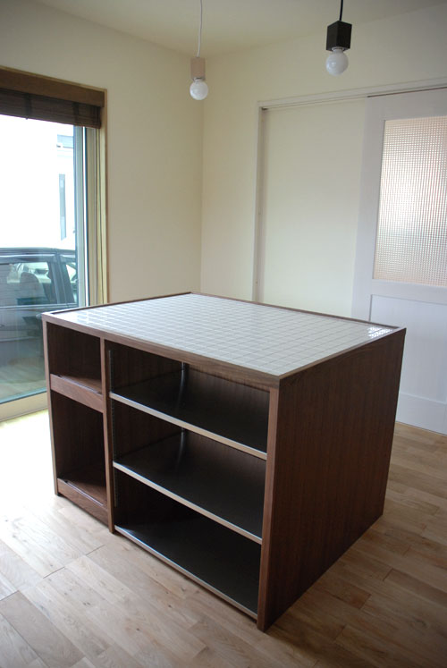 タイル天板のアイランドカウンター 607 - オーダーメイド家具キッチン