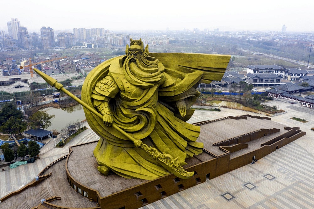 三国志の英雄・関羽の巨大像、観光名所なのに「公費の無駄遣い」と断罪