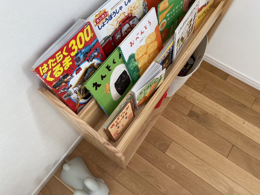 表紙の見える絵本棚を買いました！実際に使っている写真あり【口コミ