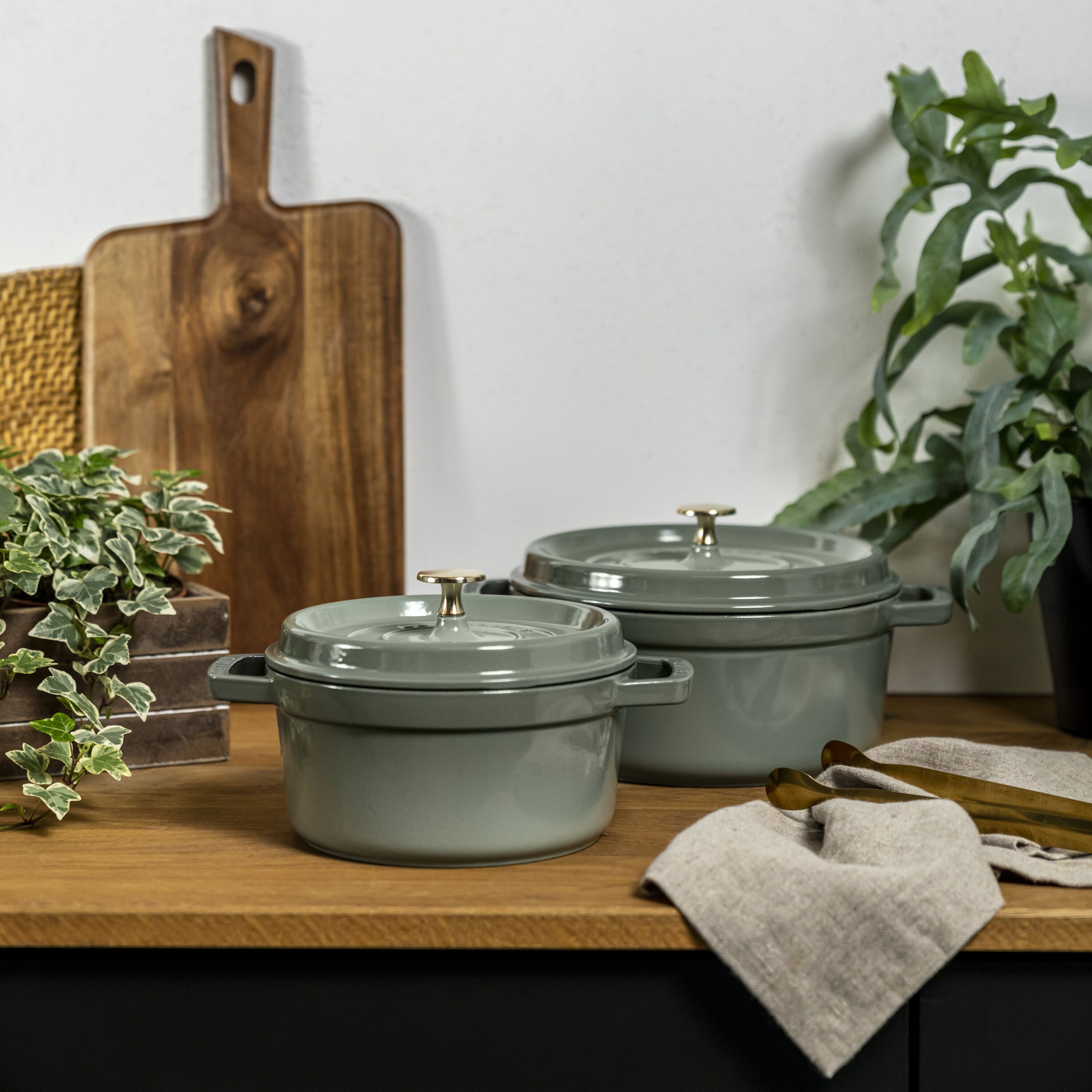 ストウブ ココット ラウンド 24cm| 鋳物ホーロー鍋| ストウブ(STAUB