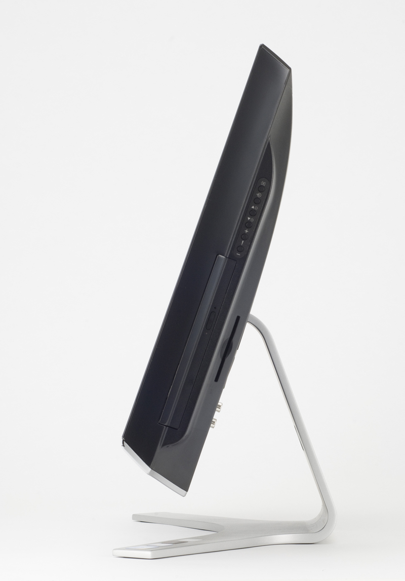 戸田覚の徹底レビュー】東芝Qosmioのデスクトップが登場！レグザに似た