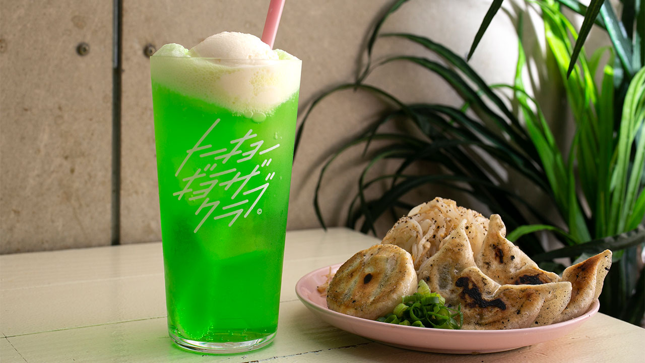 ギョーザ店なのに看板商品は「クリームソーダ」 若者ヒットの謎：日経