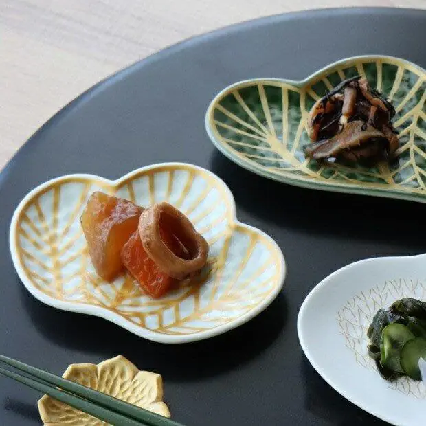 お正月やハレの日の食卓を彩る | 有田焼 錦金松葉型 銘々皿 前菜皿