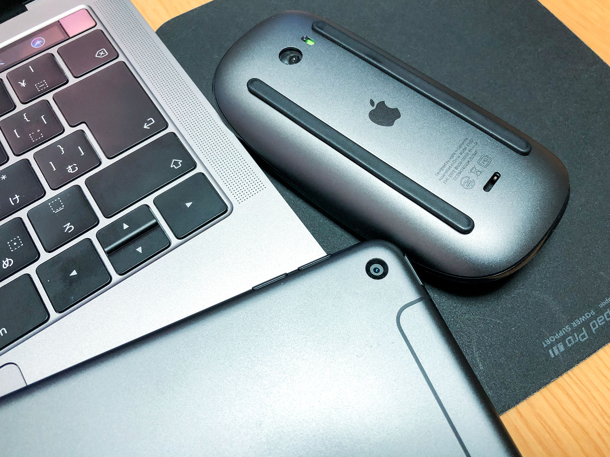 Apple Magic Mouse 2 スペースグレイ - 晴れ時々ジャズ、雨のちカメラ