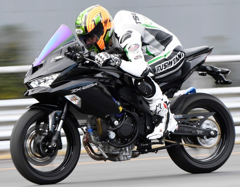 ニンジャZX-25Rにターボチャージャー装着で217.85km/hをマーク