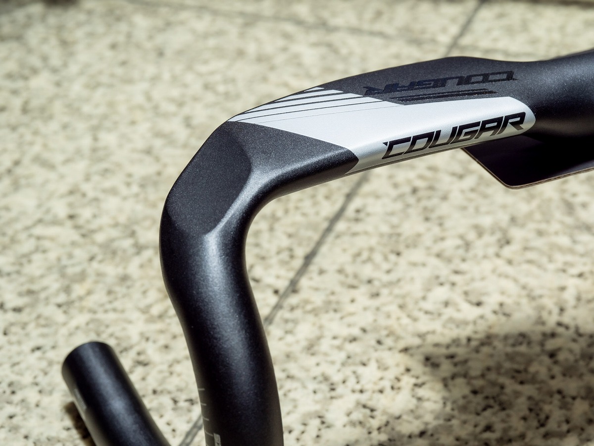 ハンドル】カッコよくてエアロで耐久もあってどの世代の内装にも対応