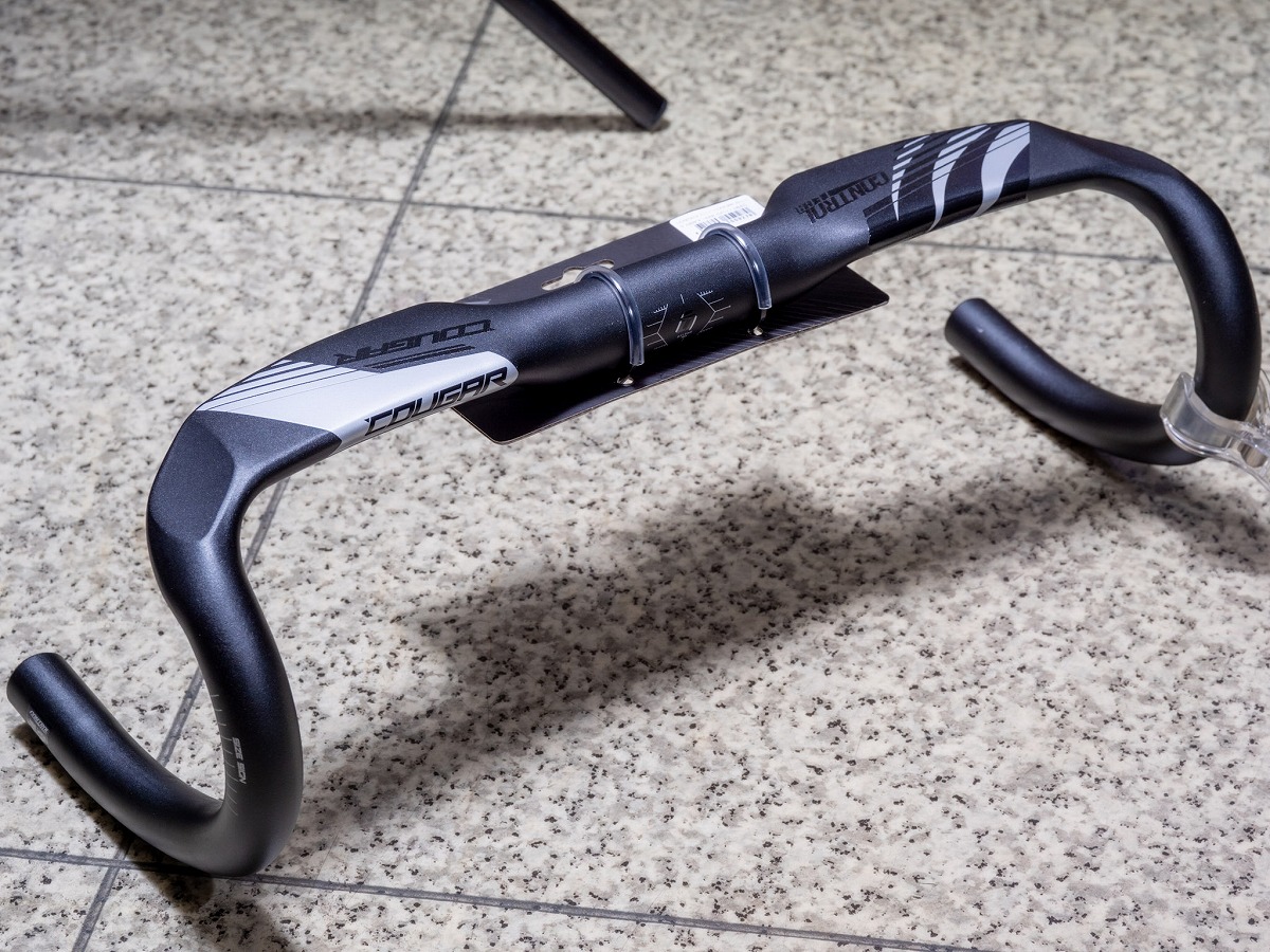 ハンドル】カッコよくてエアロで耐久もあってどの世代の内装にも対応