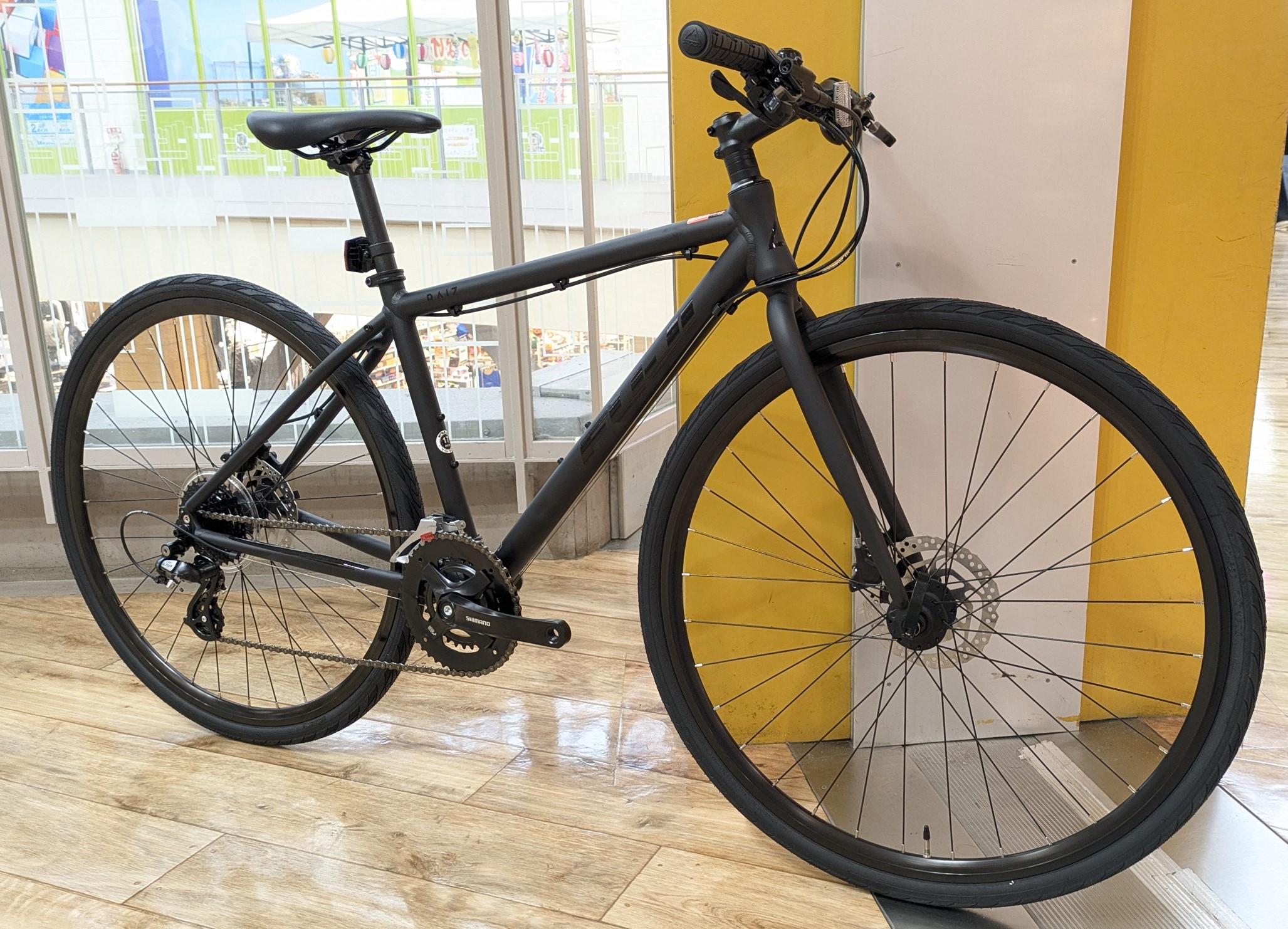 オータムフェア開催中！】マットブラックのイカしたクロスバイクが入荷