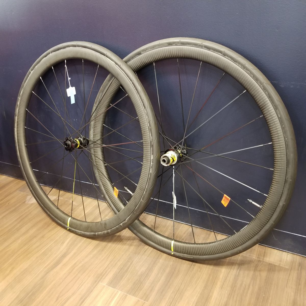 1セット限り！】MAVICのカーボンホイールが旧品訳あり大特価