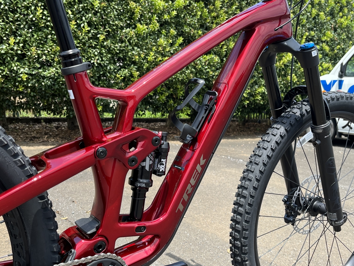 マレット化も可能なTREKの新型フルサスのカーボンフレームモデル