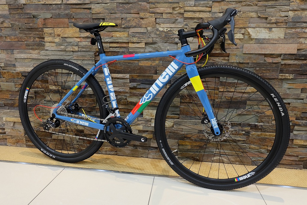 Cinelli】ここまでカラフルなモデルも珍しい?!視覚的に楽しいだけで