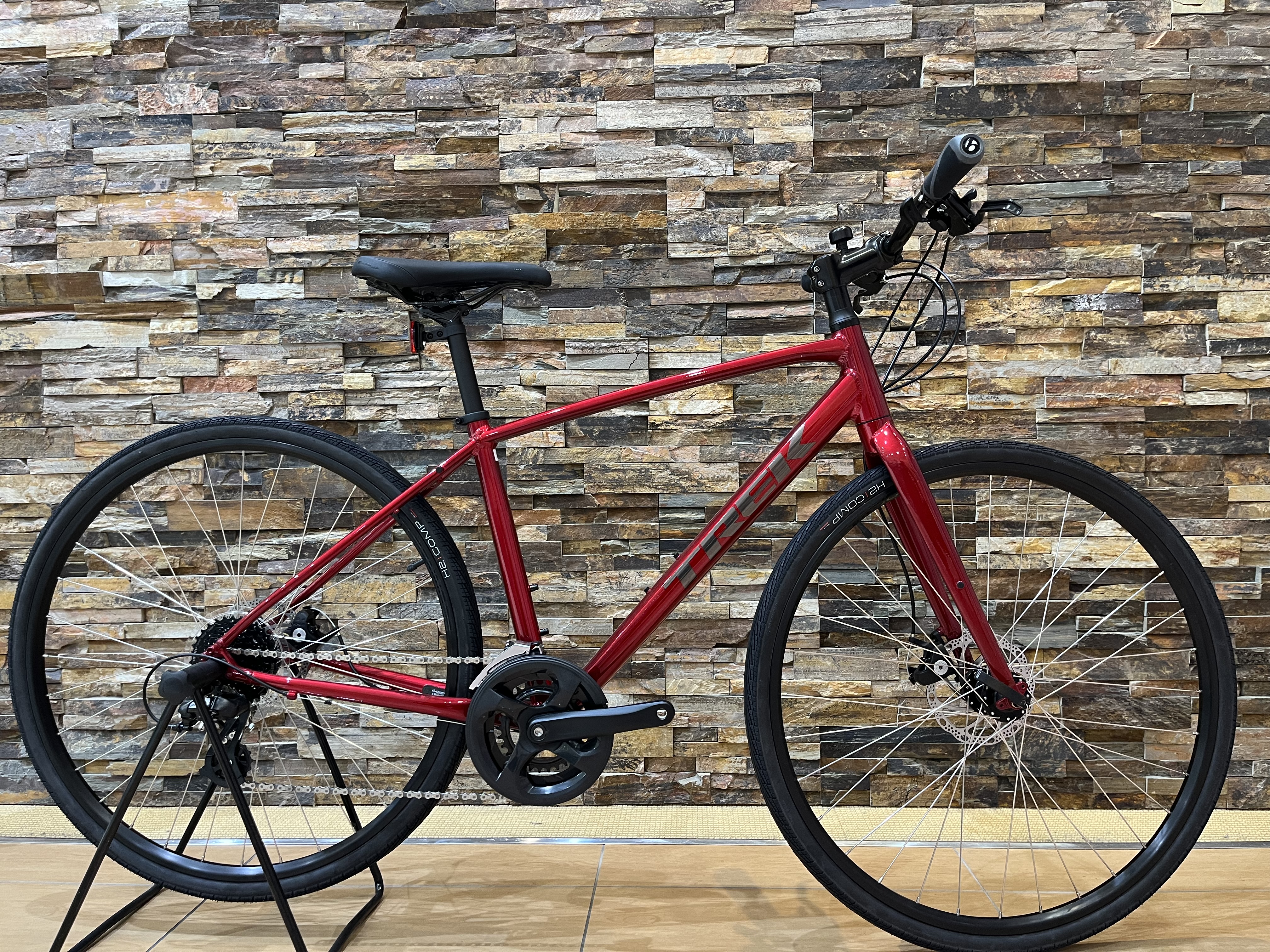 決算SALE】通勤・通学は勿論街乗りにもOKなアルミクロスバイク『TREK