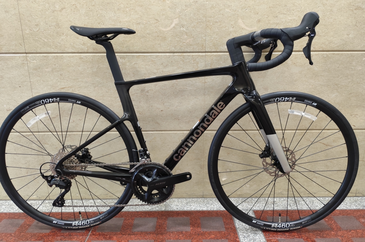 CANNONDALE】軽さと空力を両立したオールラウンドバイクが決算セールで