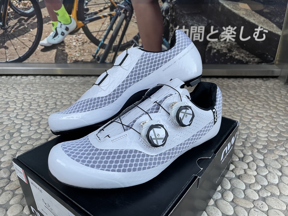 買い逃すと後悔する！？快適性抜群の人気シューズがマイナーチェンジで