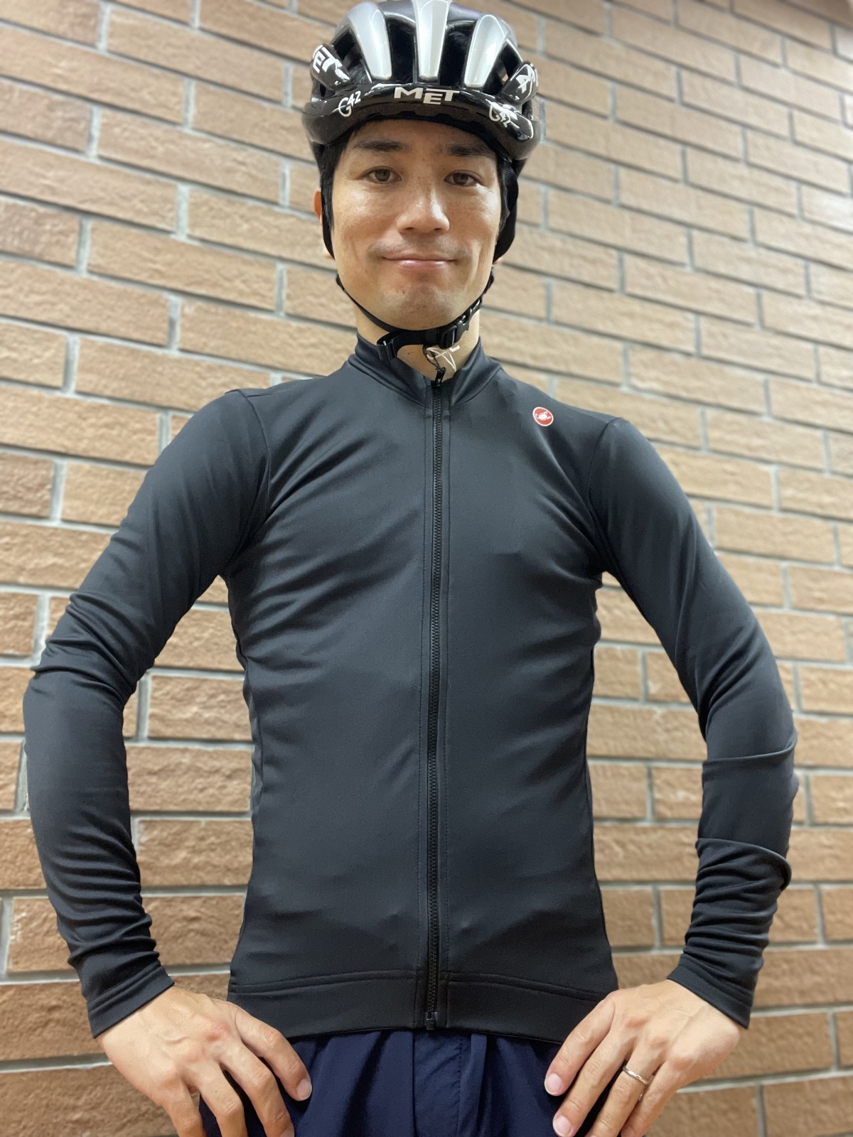 快適性特化のウェア！CASTELLIのESPRESSOシリーズの長袖裏起毛ジャージ