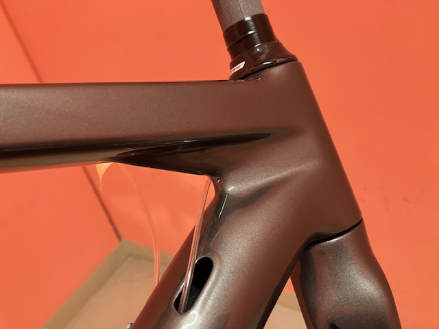 CARRERA】フルカーボンディスクロード×電動変速105が驚きの値段で