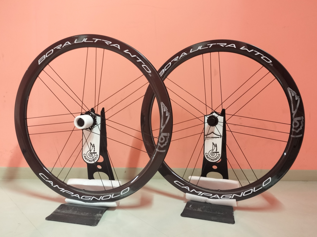 Campagnolo】プロチーム供給カラーの限定モデル、BORA ULTRA WTOが入荷