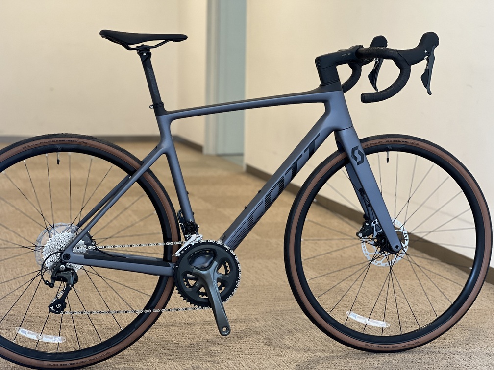 SALE】カーボンフレームの軽量エンデュランスモデル「SCOTT ADDICT 40