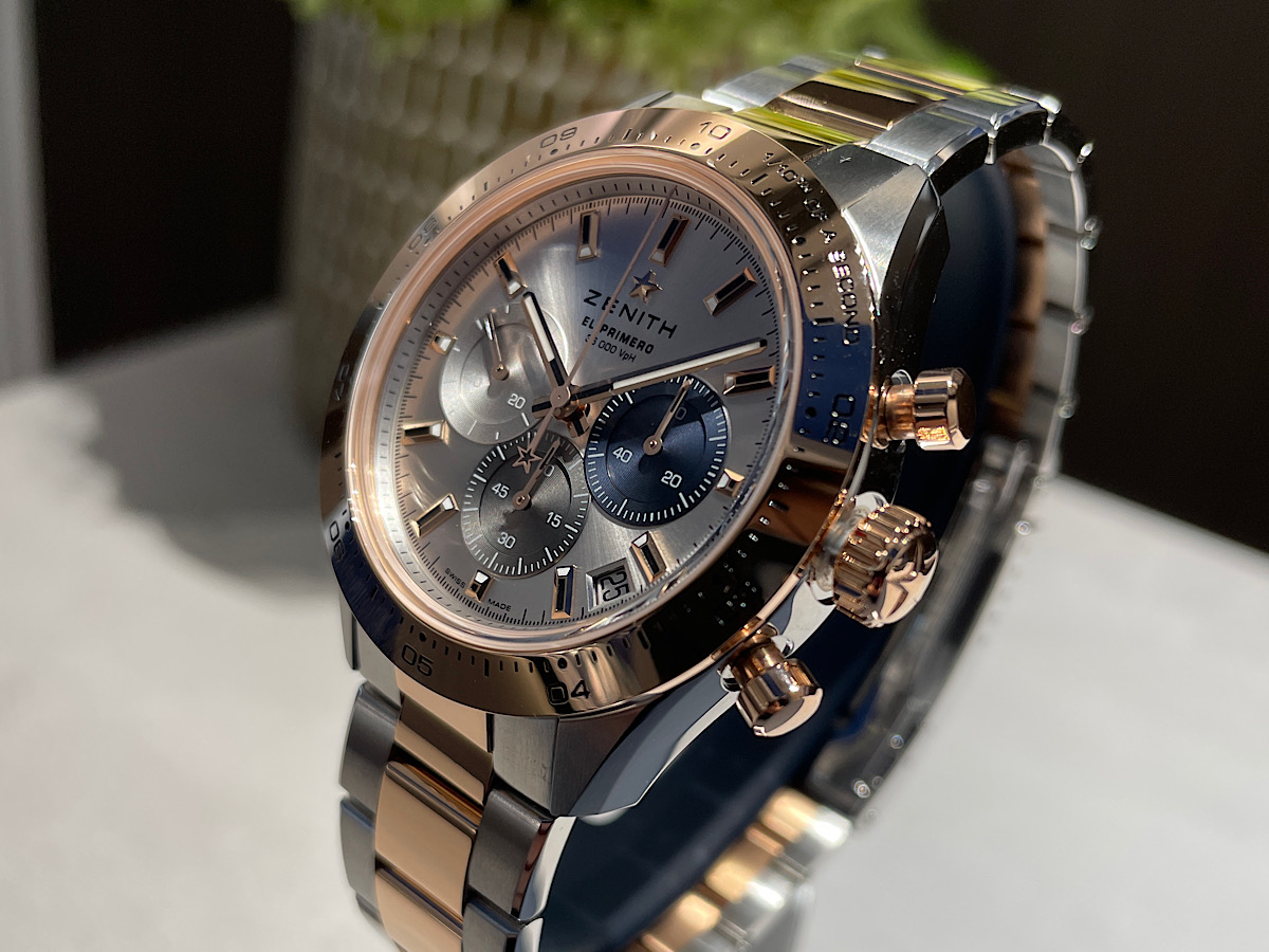 18Kローズゴールド×ステンレスコンビの華やかな『クロノマスター