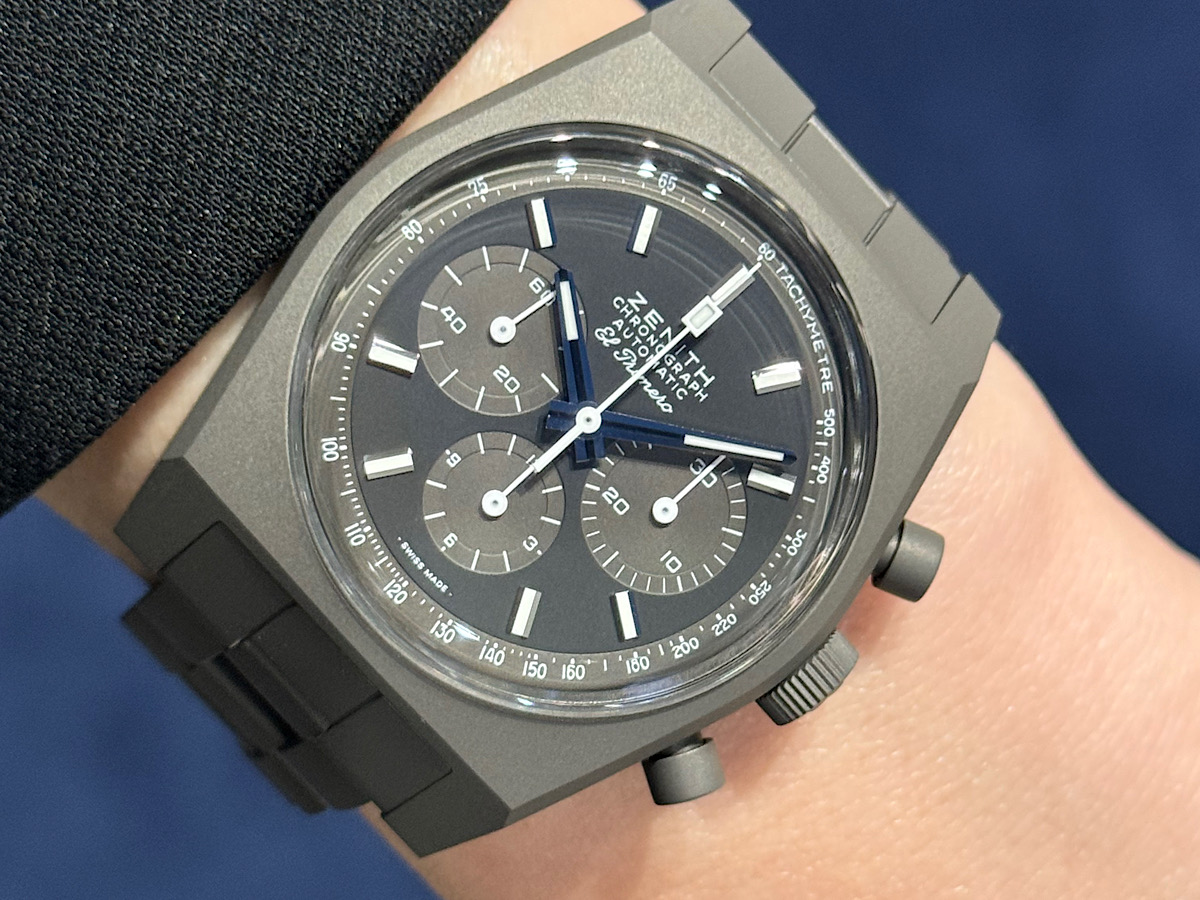 ダークな質感が魅力の『クロノマスター リバイバル シャドウ』から