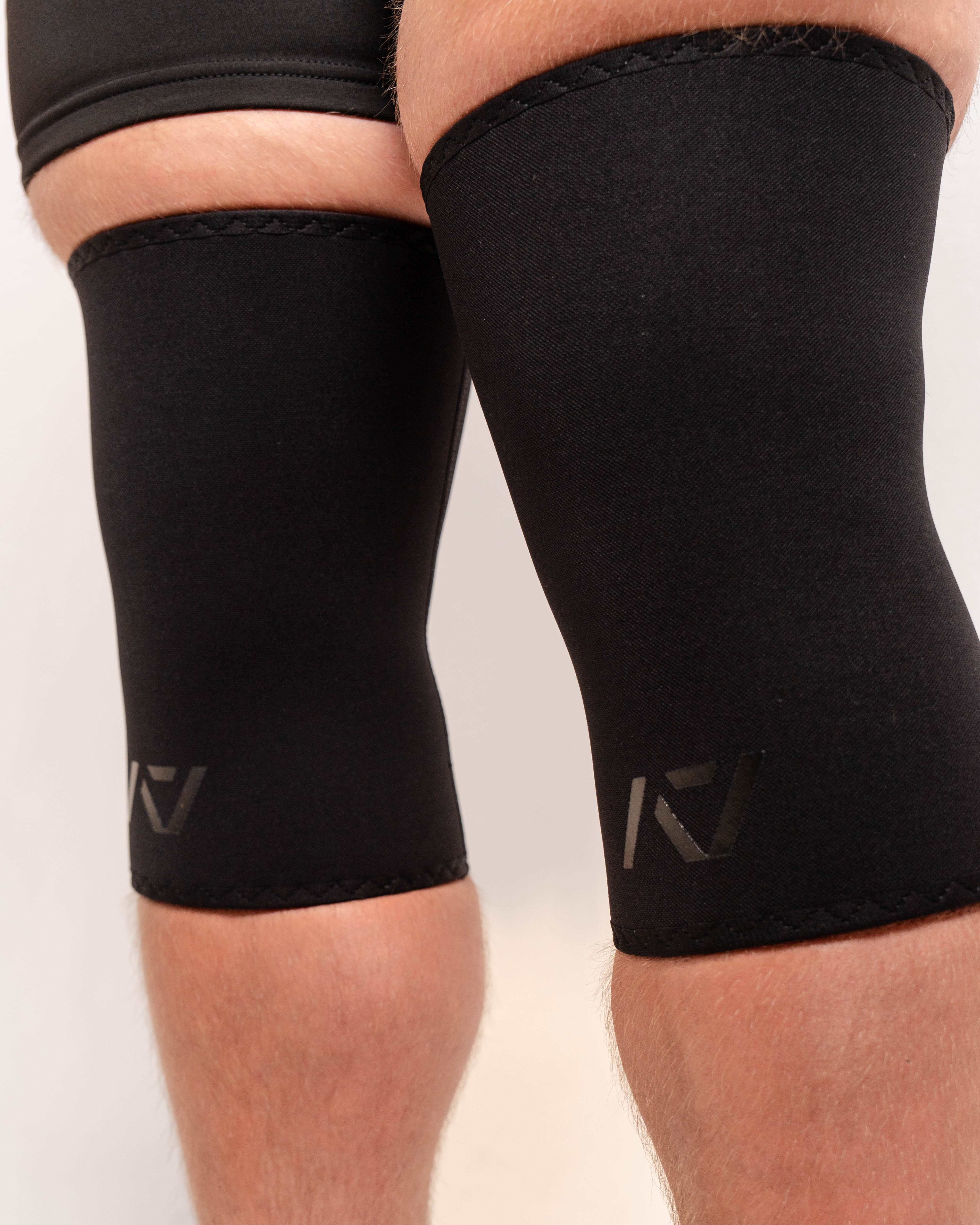 Hourglass 7mm Knee Sleeves for Squats - Stealth | A7