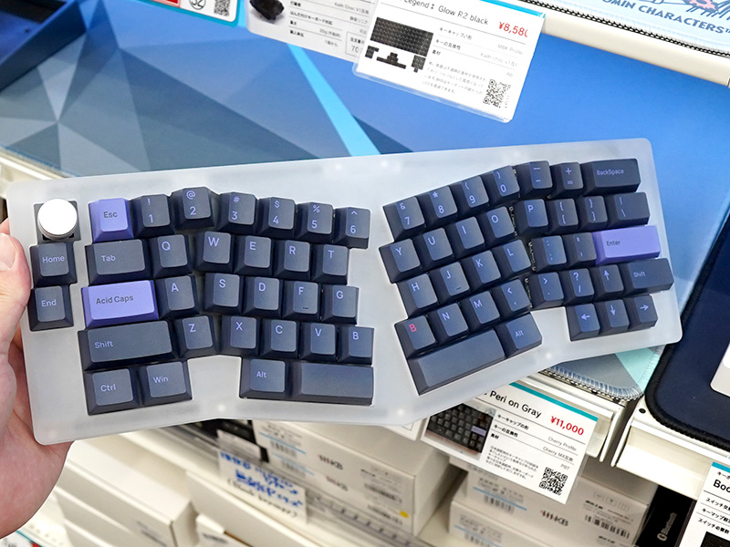 半透明アクリル筐体のキーボード自作キット「Blackhole Pro Acrylic