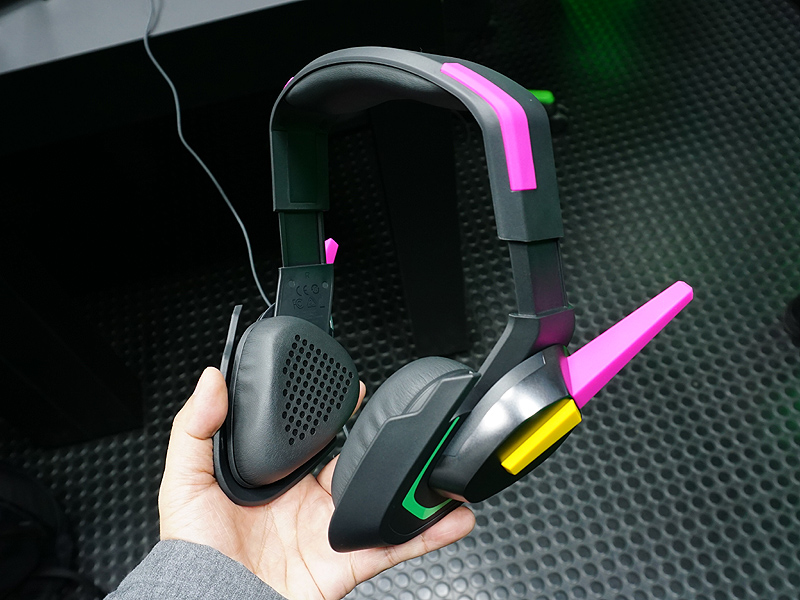 Overwatch公式ヘッドセット「D.Va Razer MEKA Headset」の店頭販売が