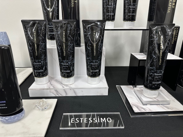 エステシモ「セルサート ラメラフル リペア」新製品発表会 髪のバリア