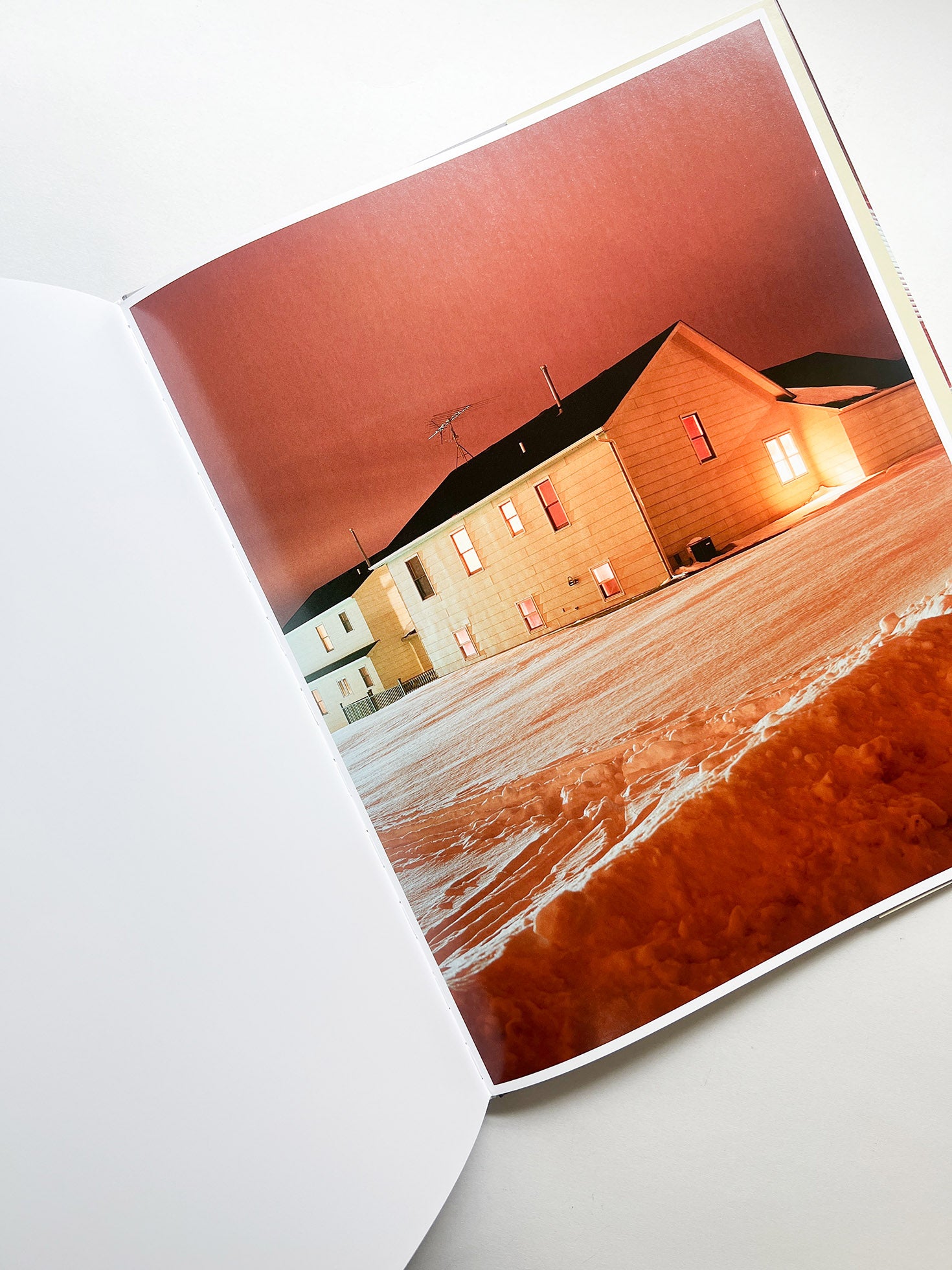 HOUSE HUNTING / Todd Hido - 本 屋 青 旗 Ao-Hata Bookstore