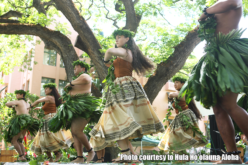 ハワイに留学中のフラガール・エマ～ 『なぜフラガールは髪が長いのか