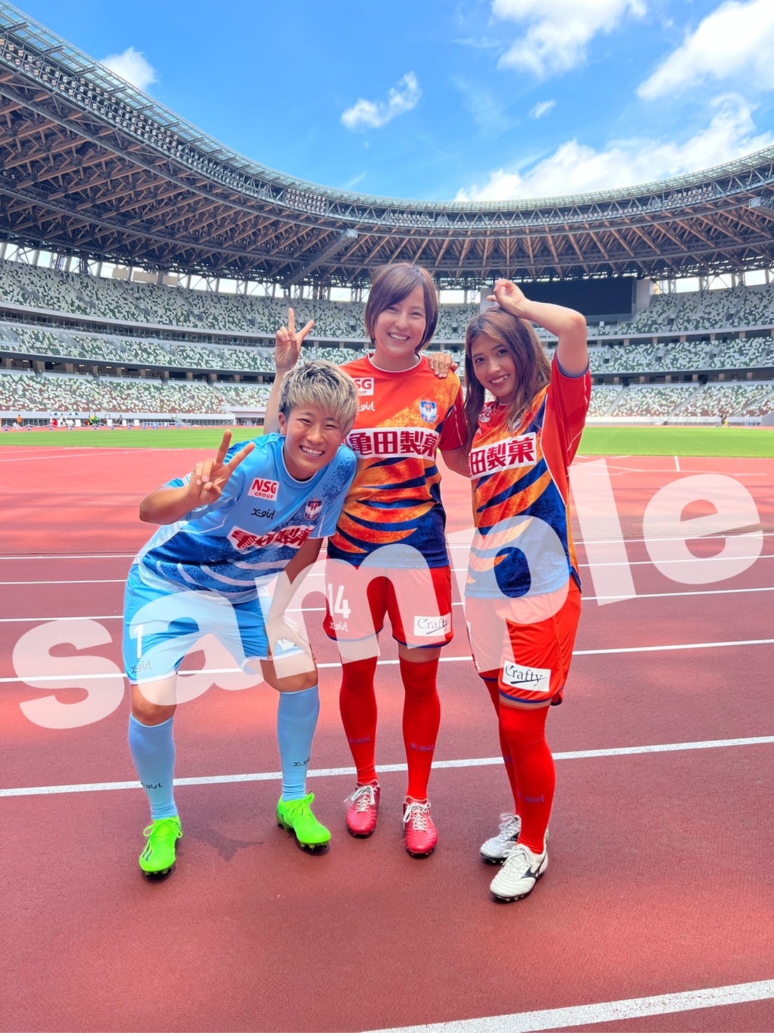 スペシャル特典『直筆サイン入りオフショット写真』つき！ 2022-23