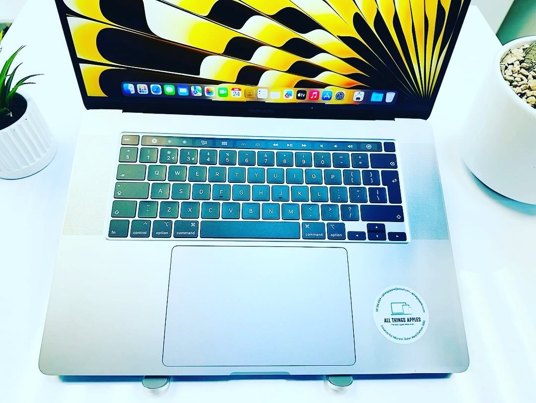 Custom Built MacBook Pro (16-inch, 2019) i9 | 32GB | 1TB - Space