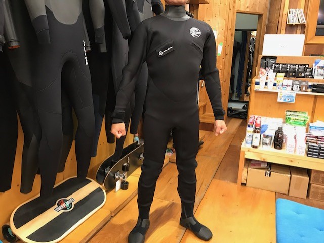 今年もオニールライトドライ「セルフィット」 | サーフィンスクール