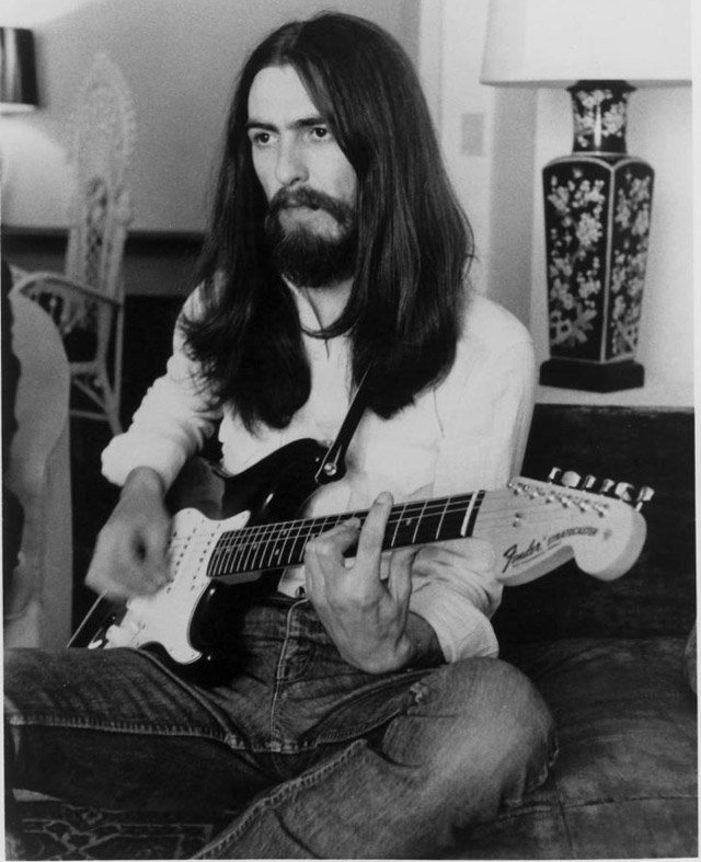 ジョージ・ハリスンのギターを使ってジプシージャズの巨匠が録音した