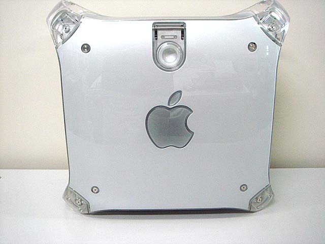 Power Mac G4 Quick Silver（Apple） 2002年 | 古いハードに囲まれて