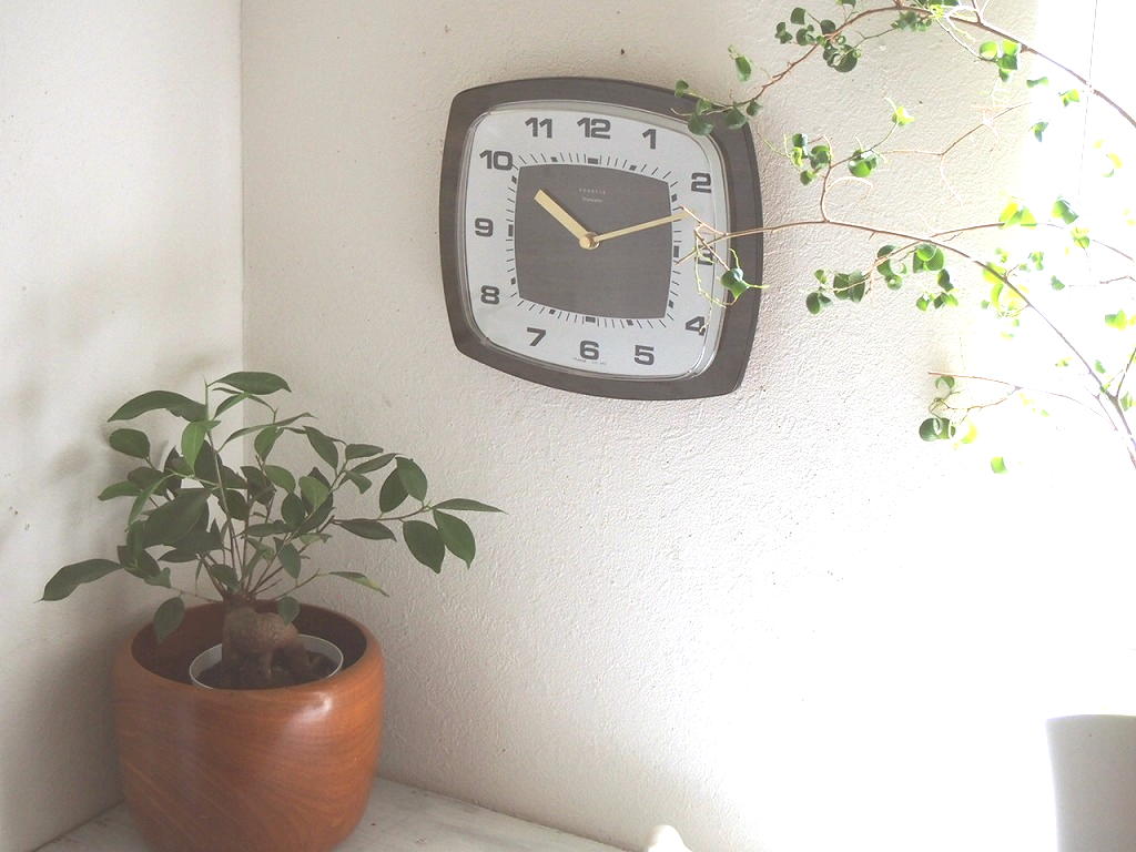 ムーブメント交換済み】ミッドセンチュリー レトロ VEDETTE 木の壁掛け