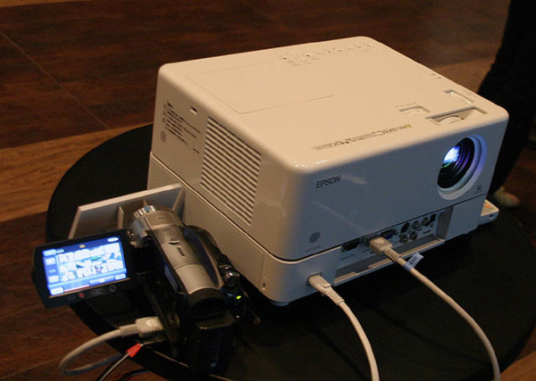 ASCII.jp：エプソン、長澤まさみの“ドーン”でホームプロジェクターの