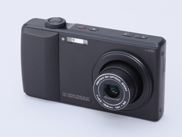 ASCII.jp：コンデジ型の「L-03C」はケータイとしても使いやすい？ (1/2)