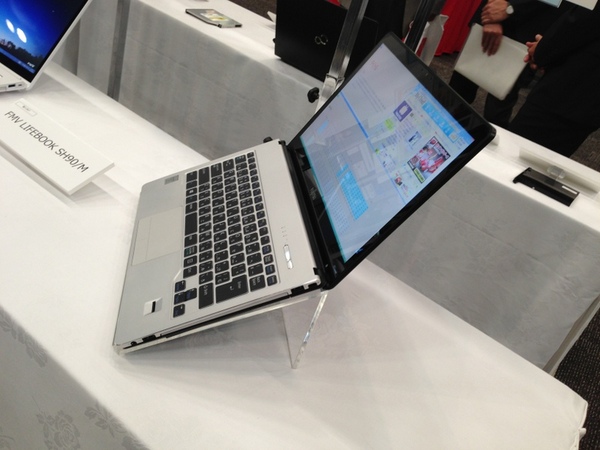 ASCII.jp：富士通、驚きの約28.1時間駆動にも対応した「LIFEBOOK SH90/M」