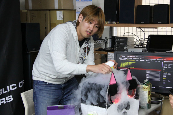 ASCII.jp：液体窒素フォンデュとアイスを試食！ オリオスペックで極冷