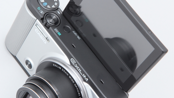 ASCII.jp：最先端の自撮り＆SNS投稿デジカメ！ カシオ「EX-ZR1600