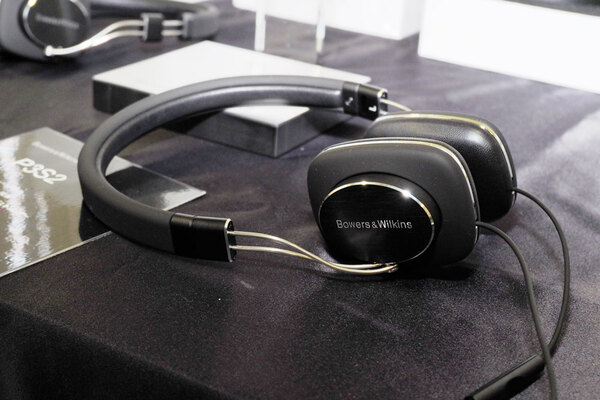 ASCII.jp：B＆W、ワイヤレス化した「P7」や本革使用の「P3S2」など