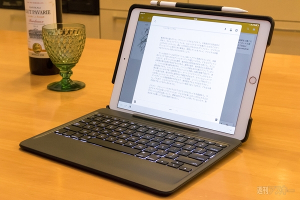 10.5インチiPad Proを約1kgの2in1 PCに変えるバックライト付き