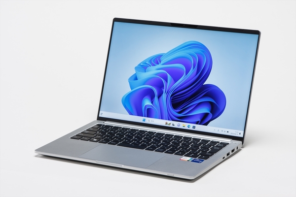 ASCII.jp：えっ、本当にクリエイティブノートPC？ と驚くほど軽い、1kg