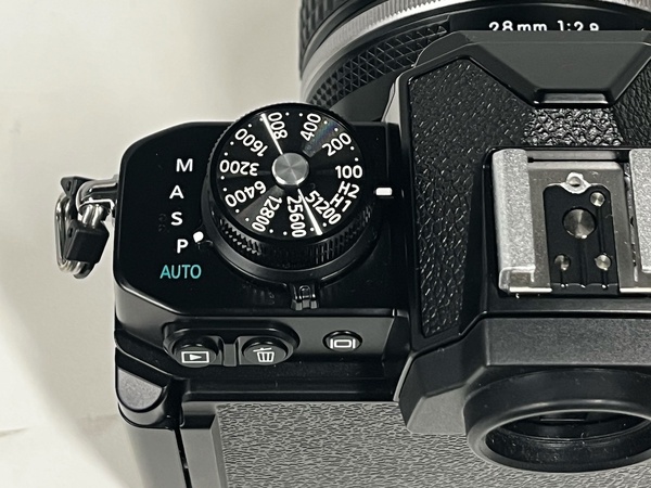 ASCII.jp：これ、なんか手にしっくりくる。ニコンの一眼レフカメラ「Z