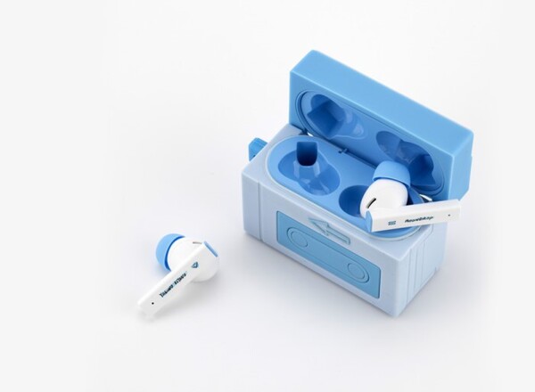 ASCII.jp：水月雨、アンバサダー 安野希世乃さんコラボモデル 2ヵ国語