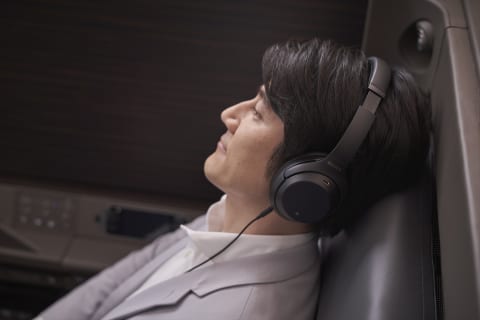 ANA、国際線ファーストクラスでソニーのノイズキャンセリング