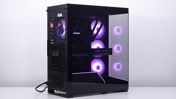 黒”で見た目にこだわったゲーミングPCならコレ！LEDも映えるピラーレス