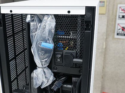NZXTのコンパクトMini-ITXタワー「H1」が発売、水冷クーラーと650W電源