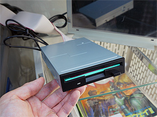 MSX用の外付け3.5インチFDDが店頭販売中、BEEP （取材中に見つけた